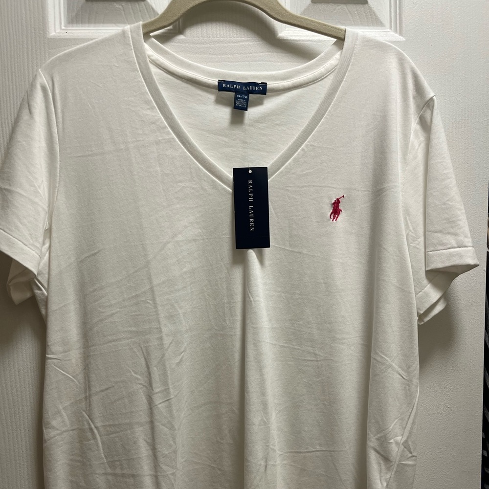 BNWT white V neck short sleeve tshirt